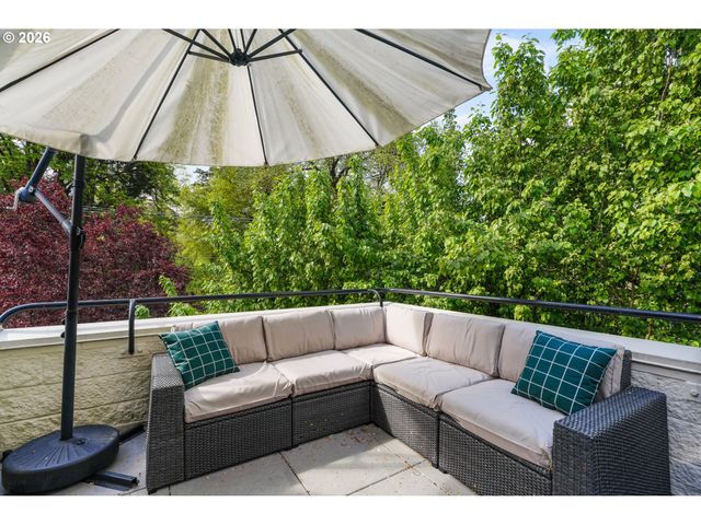 1947 Nw HOYT St, Portland, OR 97209