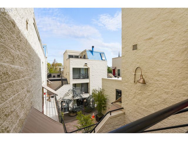 1947 Nw HOYT St, Portland, OR 97209