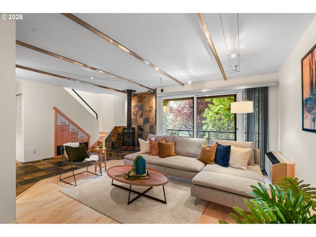 1947 Nw HOYT St, Portland, OR 97209