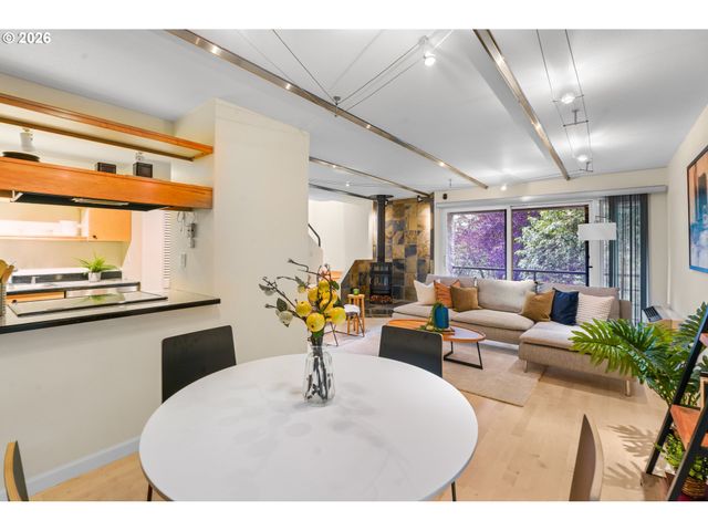 1947 Nw HOYT St, Portland, OR 97209