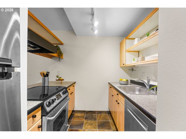1947 Nw HOYT St, Portland, OR 97209