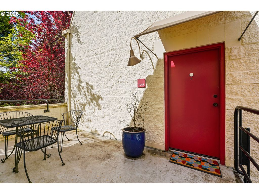 1947 Nw HOYT St, Portland, OR 97209