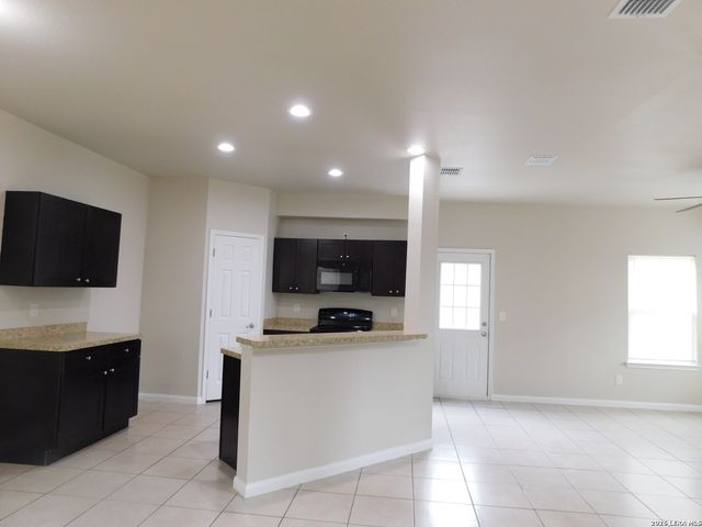 6850 Walnut Valley, San Antonio, TX 78242