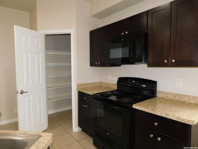 6850 Walnut Valley, San Antonio, TX 78242