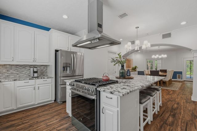 39 Creek Forest Lane, Conroe, TX 77384