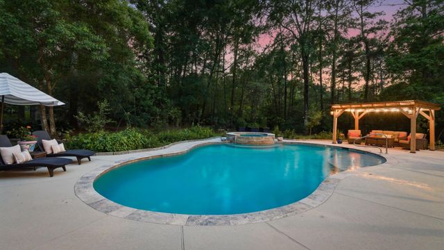 39 Creek Forest Lane, Conroe, TX 77384