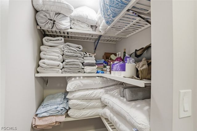 300 Horse Creek DR 307, Naples, FL 34110