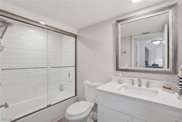 300 Horse Creek DR 307, Naples, FL 34110