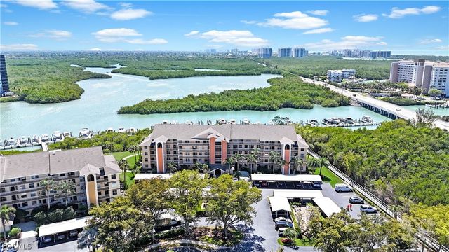300 Horse Creek DR 307, Naples, FL 34110