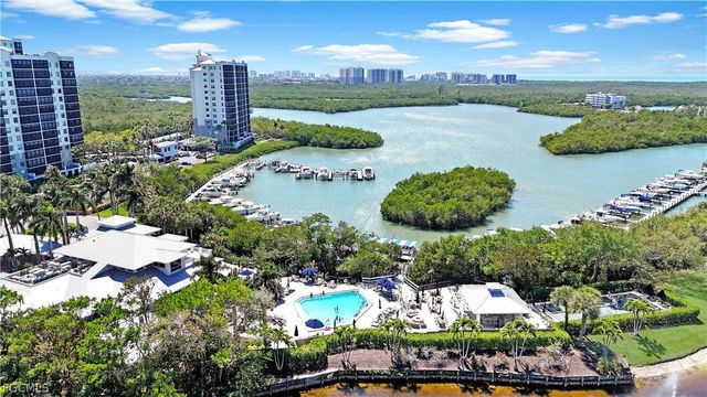 300 Horse Creek DR 307, Naples, FL 34110