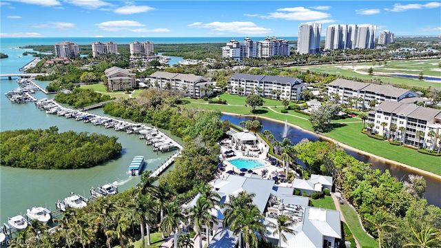 300 Horse Creek DR 307, Naples, FL 34110