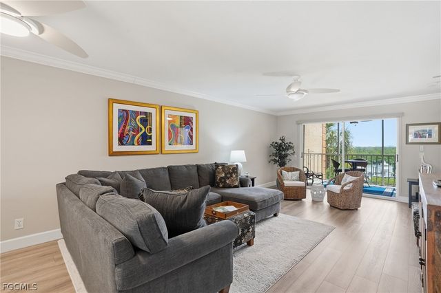 300 Horse Creek DR 307, Naples, FL 34110