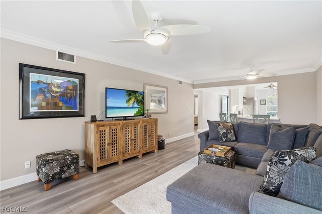 300 Horse Creek DR 307, Naples, FL 34110