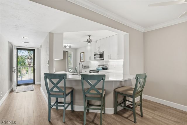 300 Horse Creek DR 307, Naples, FL 34110