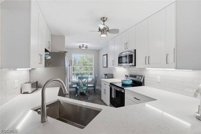 300 Horse Creek DR 307, Naples, FL 34110