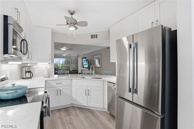 300 Horse Creek DR 307, Naples, FL 34110