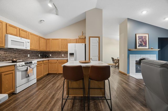 210 Heritage Lane, Circle Pines, MN 55014