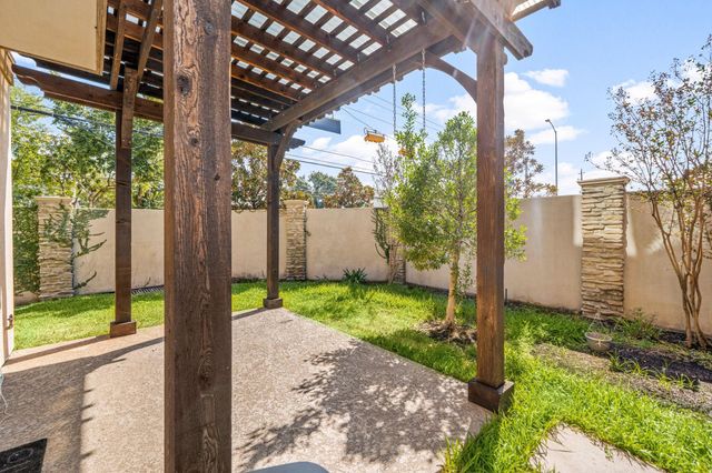 6703 Highclere Manor Lane, Houston, TX 77055