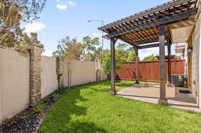 6703 Highclere Manor Lane, Houston, TX 77055