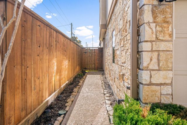 6703 Highclere Manor Lane, Houston, TX 77055