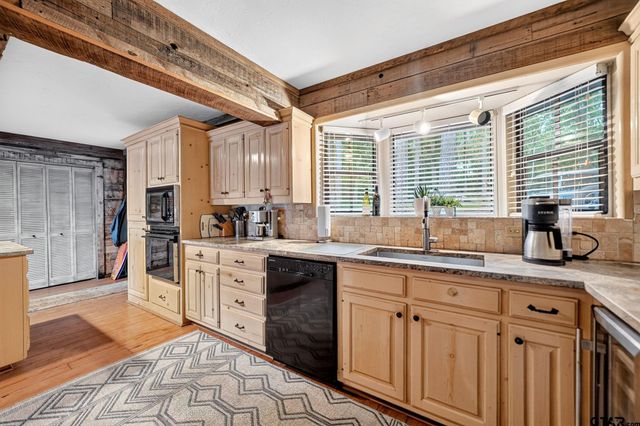 136 King Andrew Court, Scroggins, TX 75480