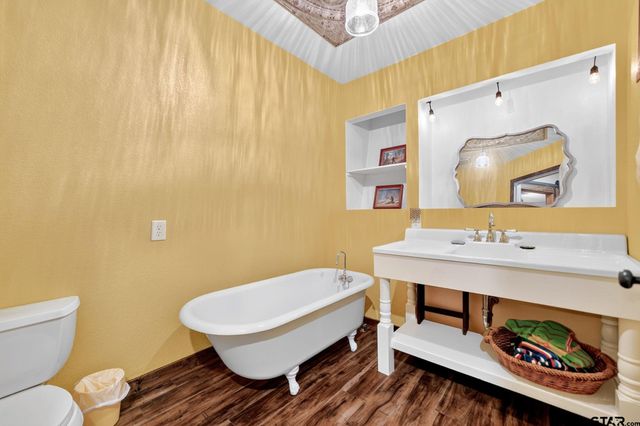 136 King Andrew Court, Scroggins, TX 75480