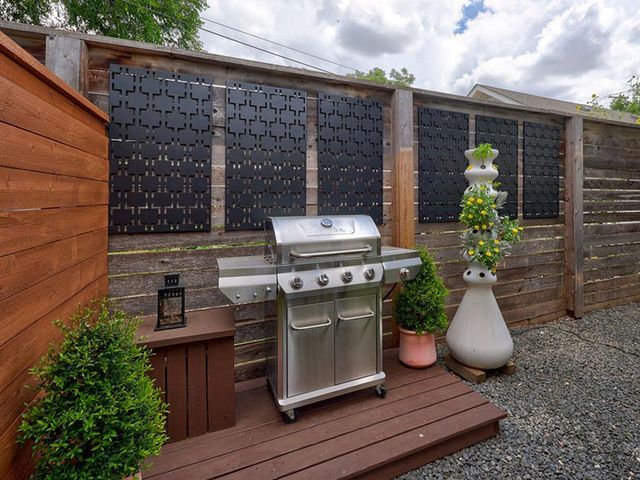 2400 Canterbury ST, Austin, TX 78702