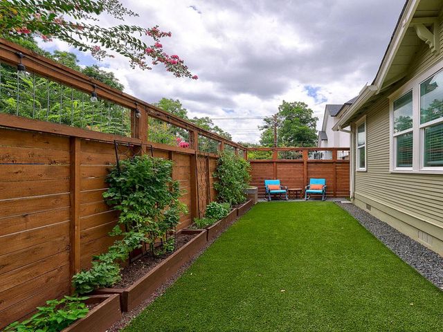 2400 Canterbury ST, Austin, TX 78702
