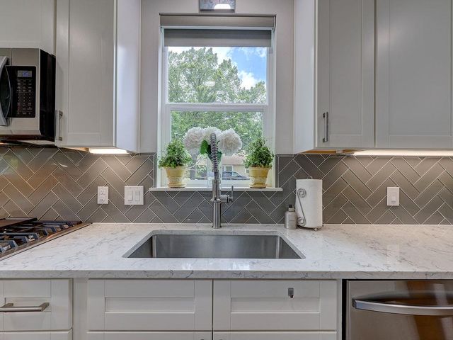 2400 Canterbury ST, Austin, TX 78702