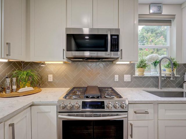 2400 Canterbury ST, Austin, TX 78702
