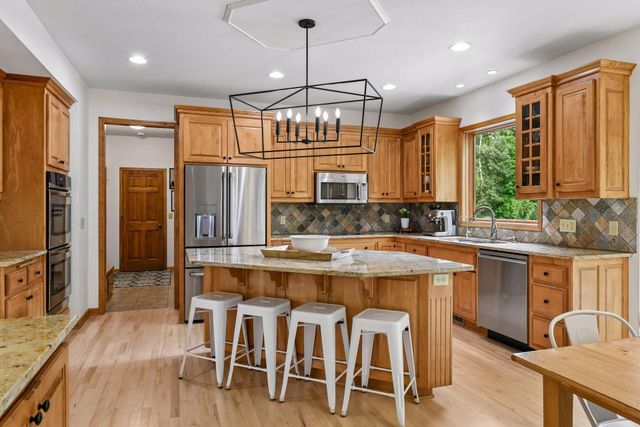 2260 Fieldstone Place, Maple Plain, MN 55359