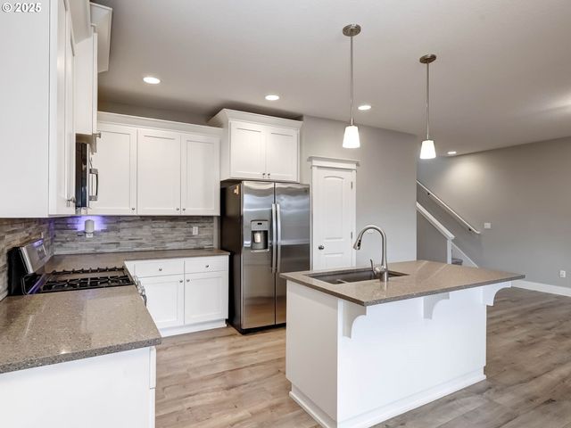 1801 N DANIEL Dr, Newberg, OR 97132