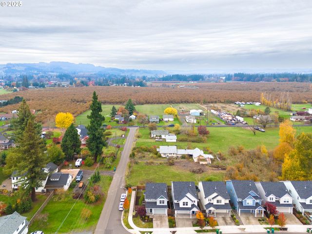 1801 N DANIEL Dr, Newberg, OR 97132