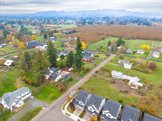 1801 N DANIEL Dr, Newberg, OR 97132