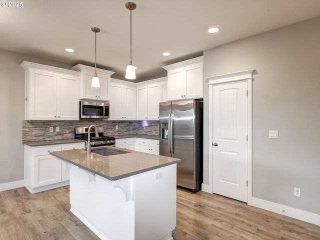 1801 N DANIEL Dr, Newberg, OR 97132