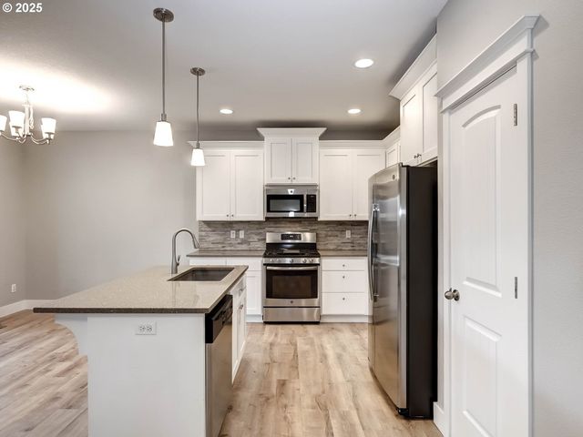 1801 N DANIEL Dr, Newberg, OR 97132