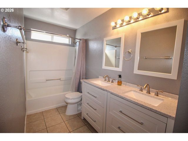 312 S MAGNOLIA St, Cornelius, OR 97113