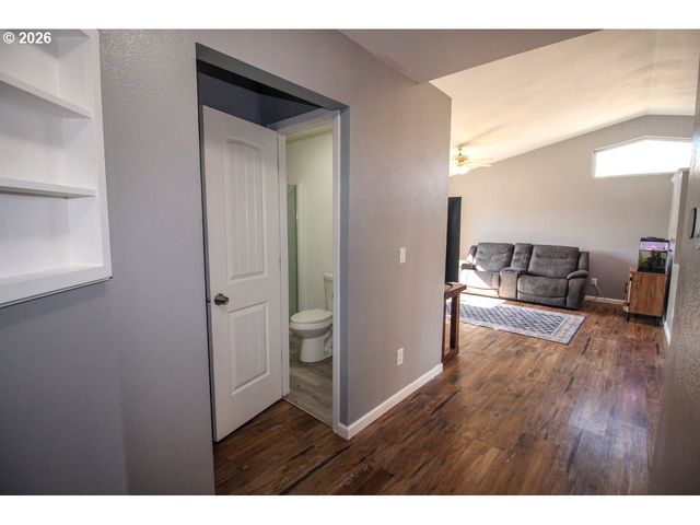 312 S MAGNOLIA St, Cornelius, OR 97113