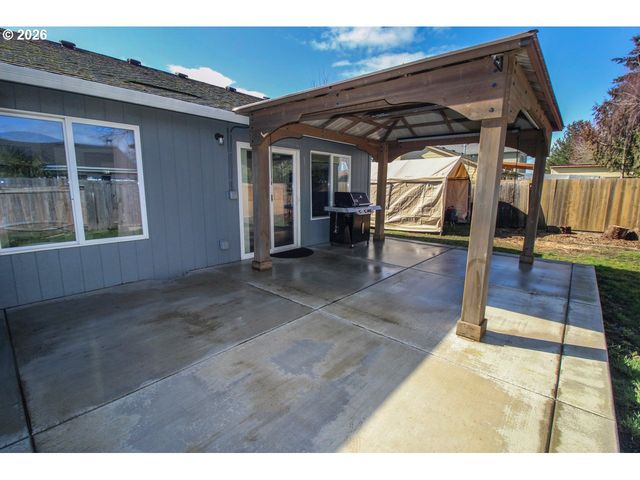 312 S MAGNOLIA St, Cornelius, OR 97113