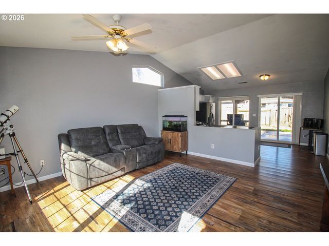 312 S MAGNOLIA St, Cornelius, OR 97113