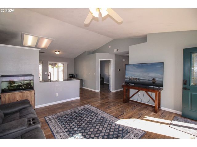 312 S MAGNOLIA St, Cornelius, OR 97113