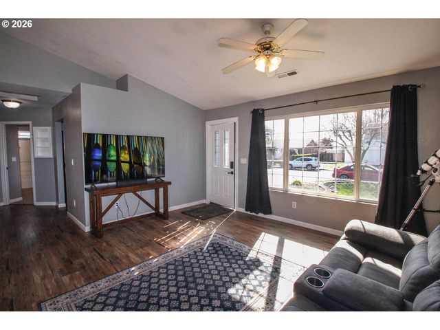 312 S MAGNOLIA St, Cornelius, OR 97113