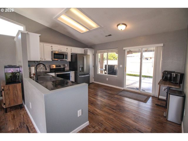 312 S MAGNOLIA St, Cornelius, OR 97113