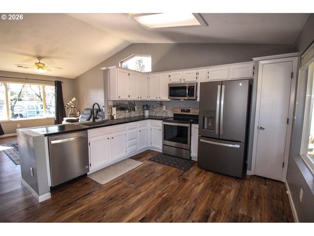 312 S MAGNOLIA St, Cornelius, OR 97113