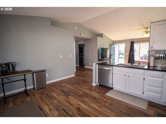 312 S MAGNOLIA St, Cornelius, OR 97113