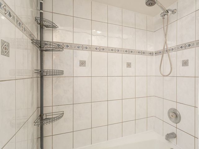 9332 Landings Lane 203D, Des Plaines, IL 60016