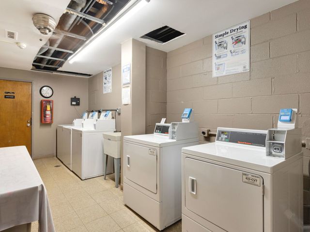 9332 Landings Lane 203D, Des Plaines, IL 60016