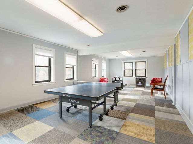 9332 Landings Lane 203D, Des Plaines, IL 60016