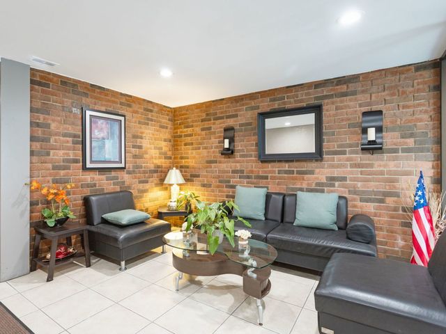 9332 Landings Lane 203D, Des Plaines, IL 60016