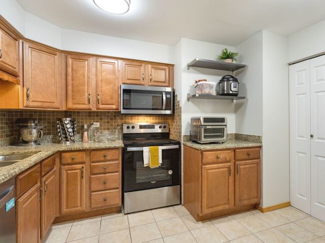 9332 Landings Lane 203D, Des Plaines, IL 60016